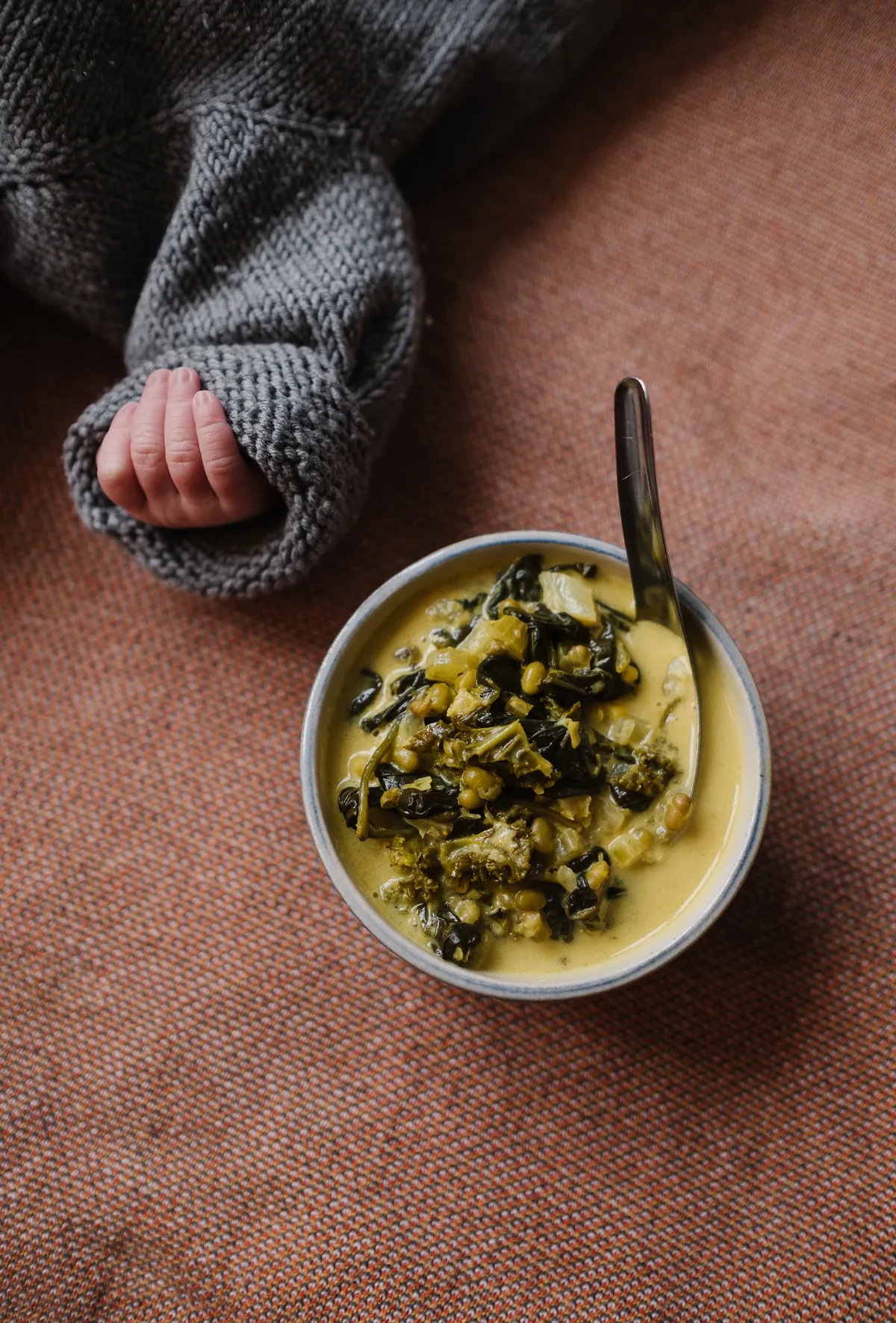 Herzhafte Gerichte, die viel Energie spenden – das brauchen Frauen im Wochenbett.  Ashley Schütz kocht für Frauen im Wochenbett.
